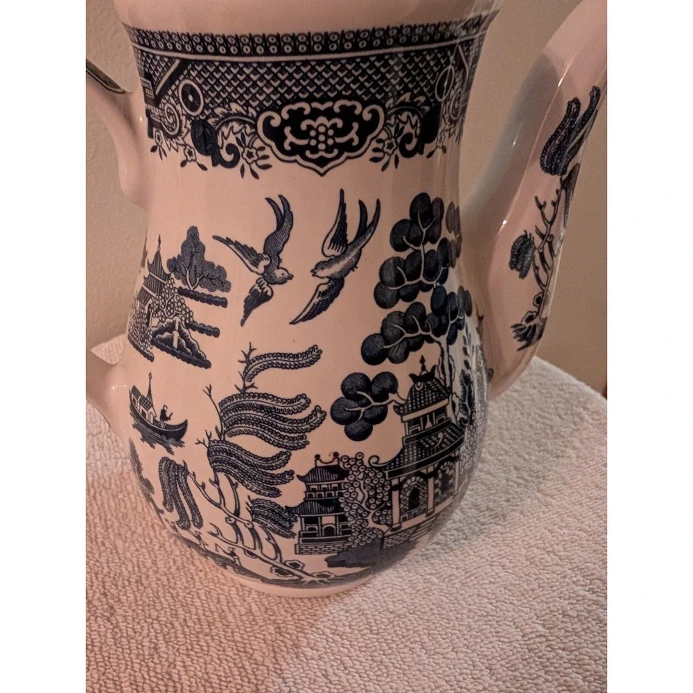 Vintage Churchill Blue & White Willow pattern Coffee Pot (B)